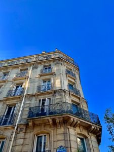 Comment choisir une agence immobilière pour acheter à Paris ?
